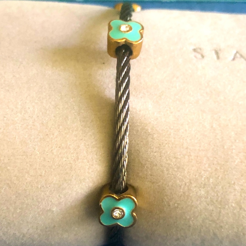 Cable bracelet with colored flowers and rhinestone center. Magnetic closure